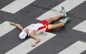 Pablo Villalobos tras cruzar la meta en el maratón del Campeonato del Mundo en Daegu (Corea del Sur) en 2011