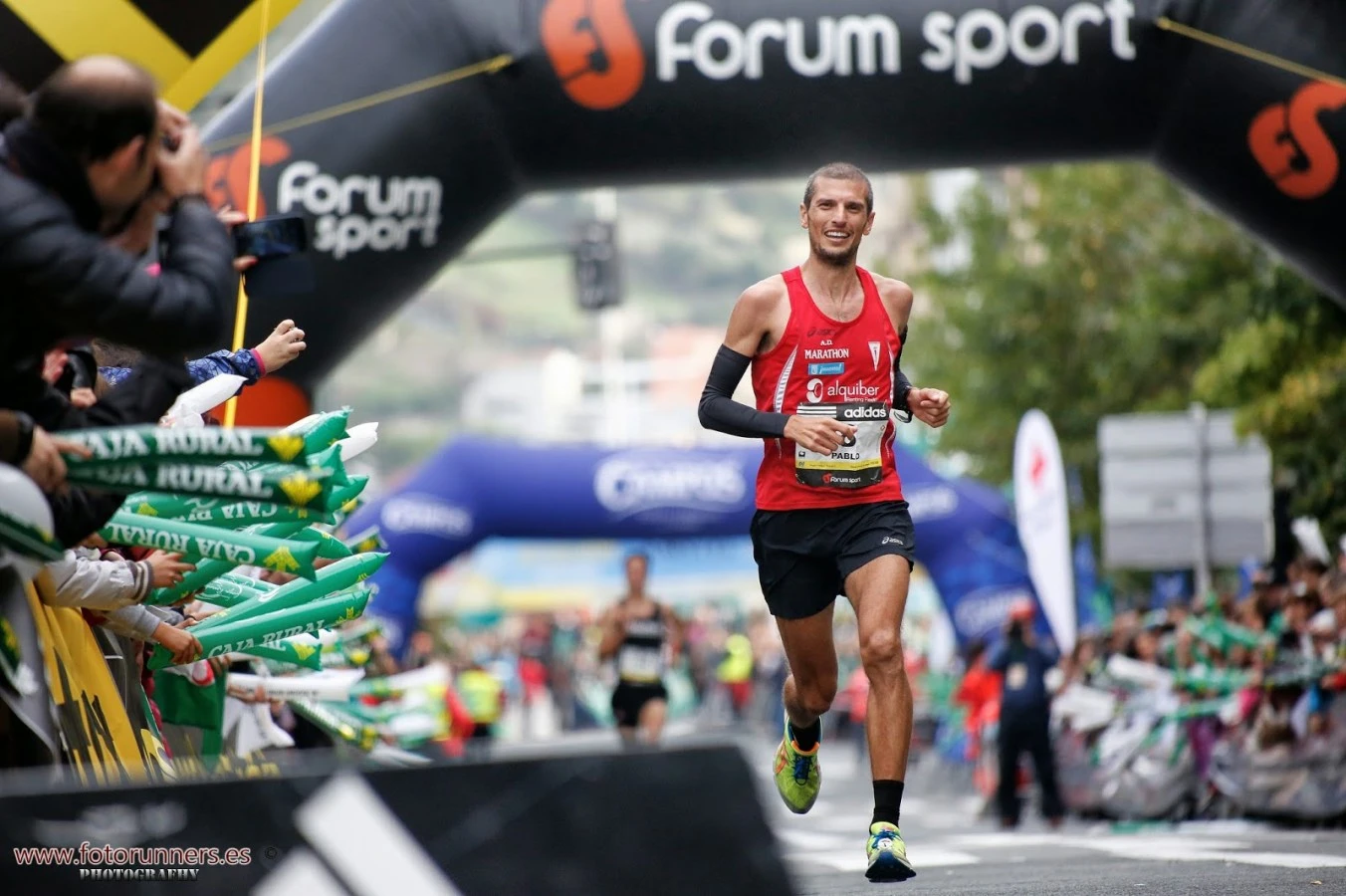 Pablo Villalobos entrando en meta en la Behobia-San Sebastián 2014. Foto: Félix Sánchez - Fotorunning